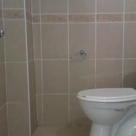 피나라 앤 호스텔 *