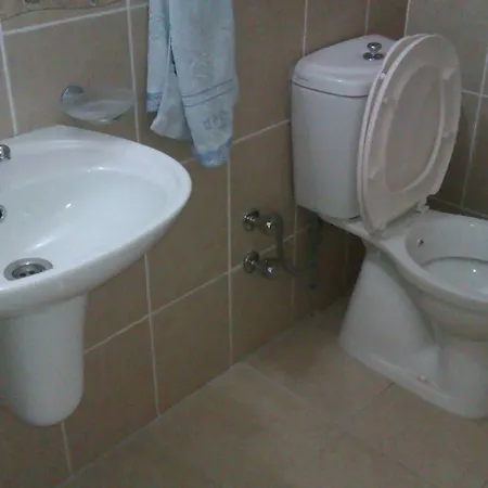 피나라 앤 호스텔 *