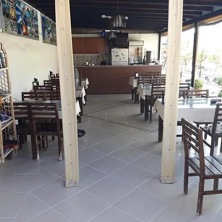 ホステル Pinara & フェティエ